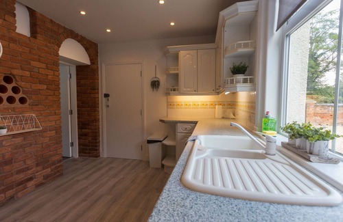 Lichfield Apartment | Litchfield Rural Retreat -Workers -WiFi -Parking
