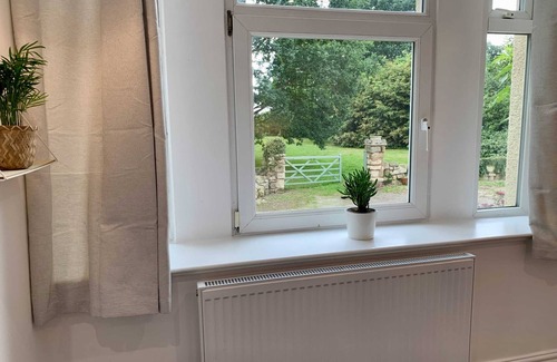 Lichfield Apartment | Litchfield Rural Retreat -Workers -WiFi -Parking