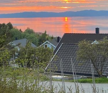 Midtsandan House | Lite hus i hagen