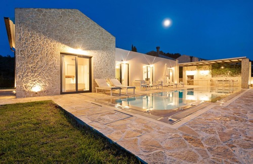 Kavvadades Villa | Lithari Dio - Luxury Villa with Private Pool in Corfu for 4 Guests
