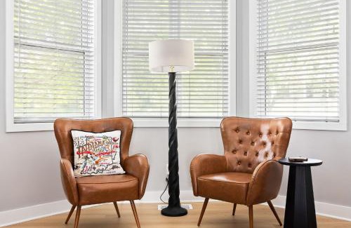 Bloomington Apartment | Little 5 Condo King Beds Ping-pong Garage
