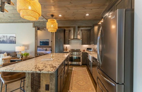 Banner Elk House | Little Big Bear at Eagles Nest - Two King Masters, Great Views, Walk to Tennis!