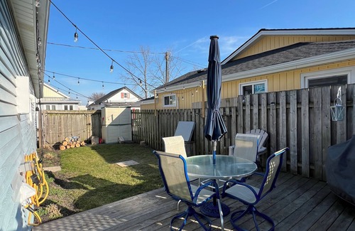 Port Stanley House | Little Blue on Second St! Cozy & close to the beach, pub, bar, and downtown!