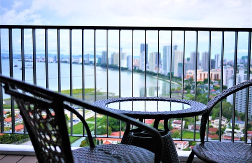 Tanjung Bungah Apartment | Little Cabin Gurney Seaview Luxury Studio