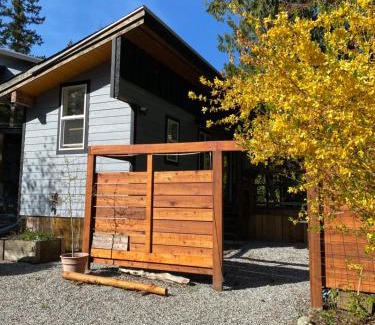 Sunshine Coast House | Little Cabin in Middlepoint