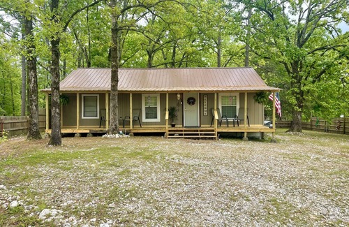 Mid America Cabin | Little cabin just minutes from the North end of Lake Quachita.