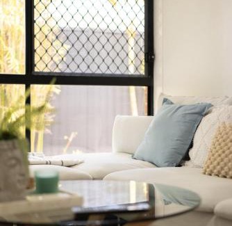 Pimpama House | Little Coastal Boho Home - Neverending Summer Fun near Themeparks & close to M1 exit