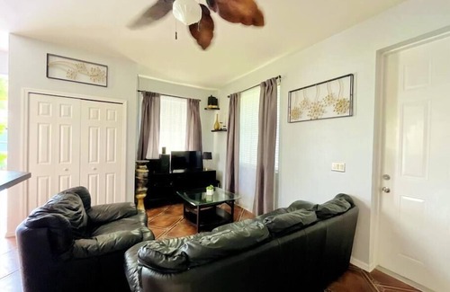 Buckingham House | Little Cottage on the Field