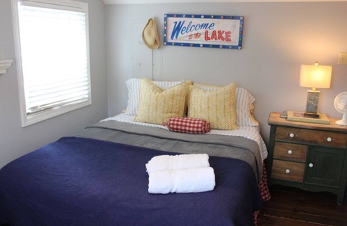 Syracuse Cottage | Little Gem on Lake Wawasee
