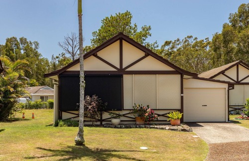 Forster Villa | Little Goldens at Fay's