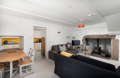 Penzance Cottage | Little Gwenver - character Cornish cottage above stunning beach, dog friendly