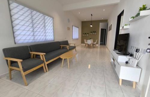 Batu Pahat House | Little House Batu Pahat Homestay