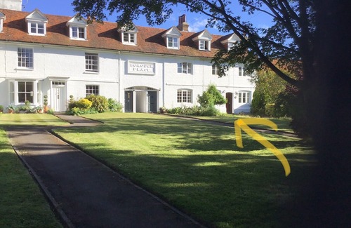 Tenterden Cottage | Little House . Cottage for 4 in Tenterden High Street. Wifi, parking, woodburner