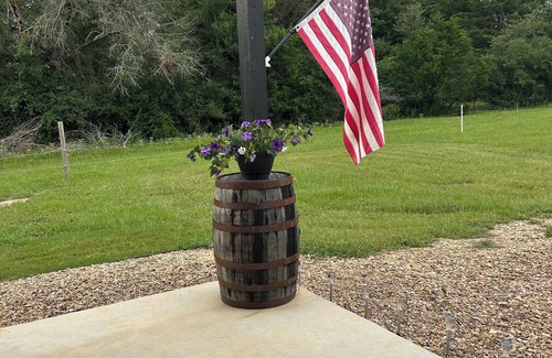 Hearne House | Little House on the Creek- 15 min from The Franklin Ranch 30 min from Kyle Field