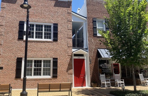 Washington Hotel | Little Inn on Main 214 West Main Street