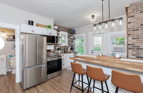 Little Italy House | Little Italy! Close to Cleveland Clinic, University Hospital & University Circle