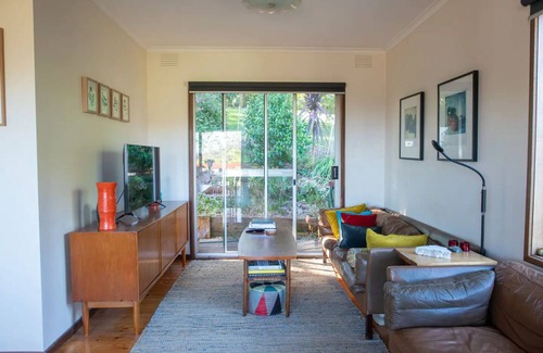 Warburton House | Little Joe Cosy Warburton Cottage