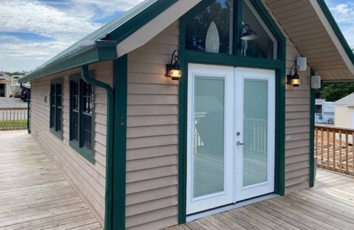 New London House | Little Lake Getaway at Badin Shores Resort