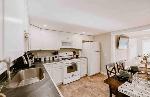 Winthrop House | Little Landing Cottage-gorgeous View BBQ Wi-fi