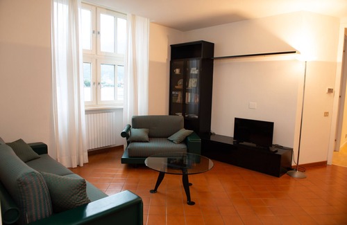 Malgrate Apartment | LITTLE MARINA APARTMENT - COMO LAKE EAST SIDE LAKE FRONT CIR: 097045-LNI-00001
