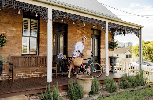 Wollongong Cottage | Little Milton restored Heritage Cottage 5 minutes walk to Harbour, Beaches & CBD
