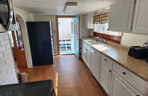 Old Orchard Beach House | Little Miss Cottages - 5 Seaview House