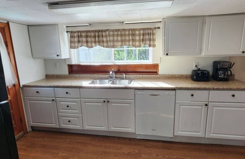 Old Orchard Beach House | Little Miss Cottages - 5 Seaview House
