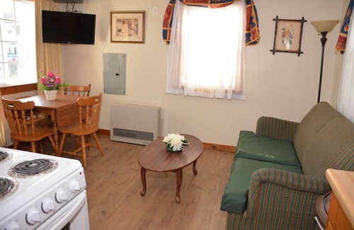 Old Orchard Beach Apartment | Little Miss Cottages - One Bedroom Cottage - 5