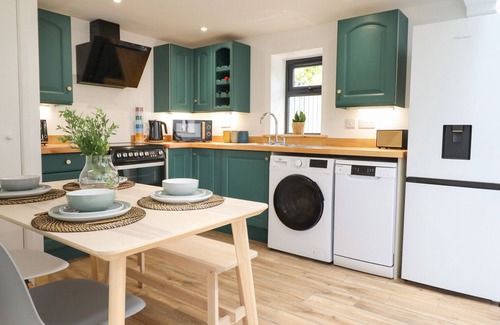 Llandrillo Cottage | LITTLE NOOK, family friendly, with open fire in Llandrillo