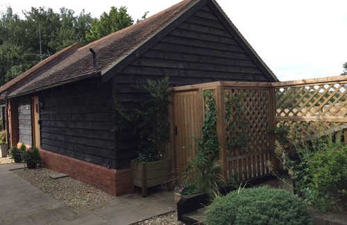 Leighton Buzzard House | Little Oak Barn, delightful barn in a beautiful quiet setting, sleeps 2 only.