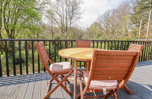 Lostwithiel Cottage | LITTLE OAKLANDS, pet friendly, with a garden in Lostwithiel