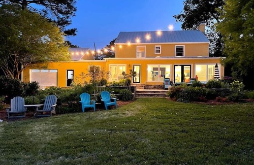 New Bern House | Little piece of heaven in your own back yard!