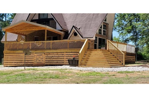 Manson House | Little Piece of Paradise, Kerr Lake, Private Dock and Pickleball court!