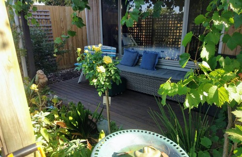 Portarlington House | Little Port Cottage - Enjoy a bush setting and a beach around the corner