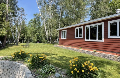 Grand Rapids Cabin | Little Red Cabin steps from beautiful lake Wabana!