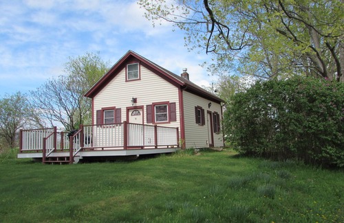 Ancramdale House | Little Red Hen is an old school house from the 1900 hundred.
