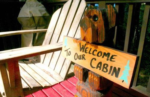 Northwood House | Little Red House Plus! Redwoods! Hot Tub! BBQ Grill! Fast WiFi! Near Golf Course! Dog Friendly!