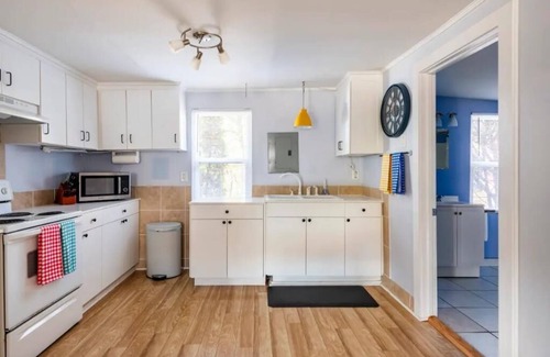 Dixie - Berryhill House | Little Red Lakehouse