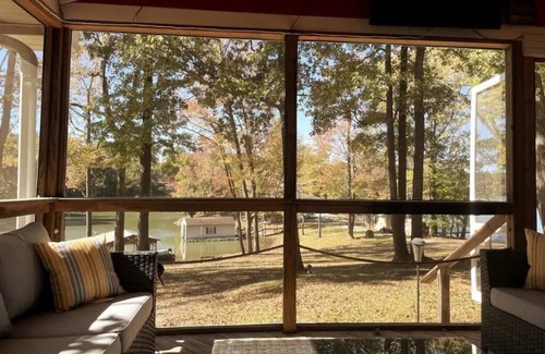 Dixie - Berryhill House | Little Red Lakehouse