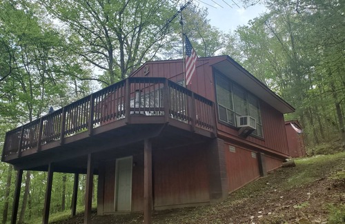Rileyville Cabin | Little Red Wolf - A charming, cozy cabin on the Shenandoah Ridge.