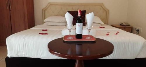 Entebbe Hotel | LITTLE ROCK HOTEL & GARDENs