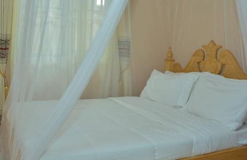 Entebbe Hotel | LITTLE ROCK HOTEL & GARDENs