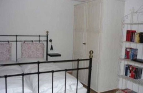 Borm Apartment | Little Rose Cottage - Vacation under thatch between the seas - Little Rose