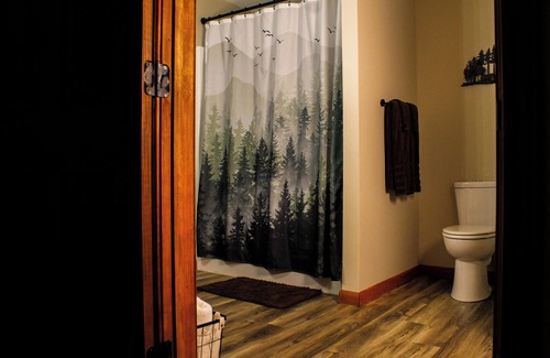 Blue Creek Cabin | Little Smokies of Ohio Escape Cozy 2 Bedroom Cabin+Private Hot Tub+Starlink WiFi