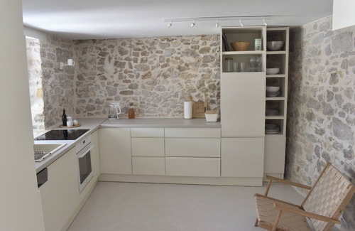 Velim House | Little Stone House With Swimming Pool Under The Tree