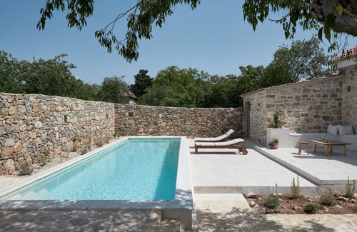 Velim House | Little Stone House With Swimming Pool Under The Tree