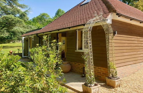 Pulborough Cottage | Little Vintners by inspirestays.com - a cottage that sleeps 2 guests in 1 bedroom