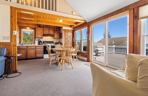 Port Clyde Apartment | Little White Caps, quaint cottage overlooking Port Clyde Harbor
