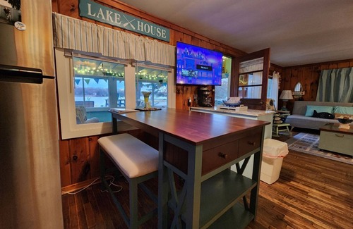 National City Cottage | Little Yellow Cottage - Beach - Little Island Laken