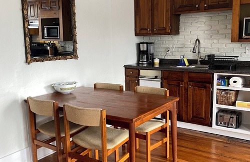 Littleton Apartment | Littleton center vintage themed 1 bed 1 bath. Walk to center.